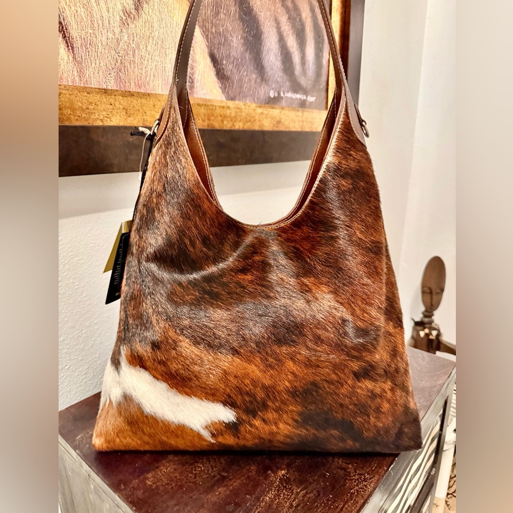 Jumbo  Cavalcanti Ginuwine fur bag new tag with a free designer scarf. In stock